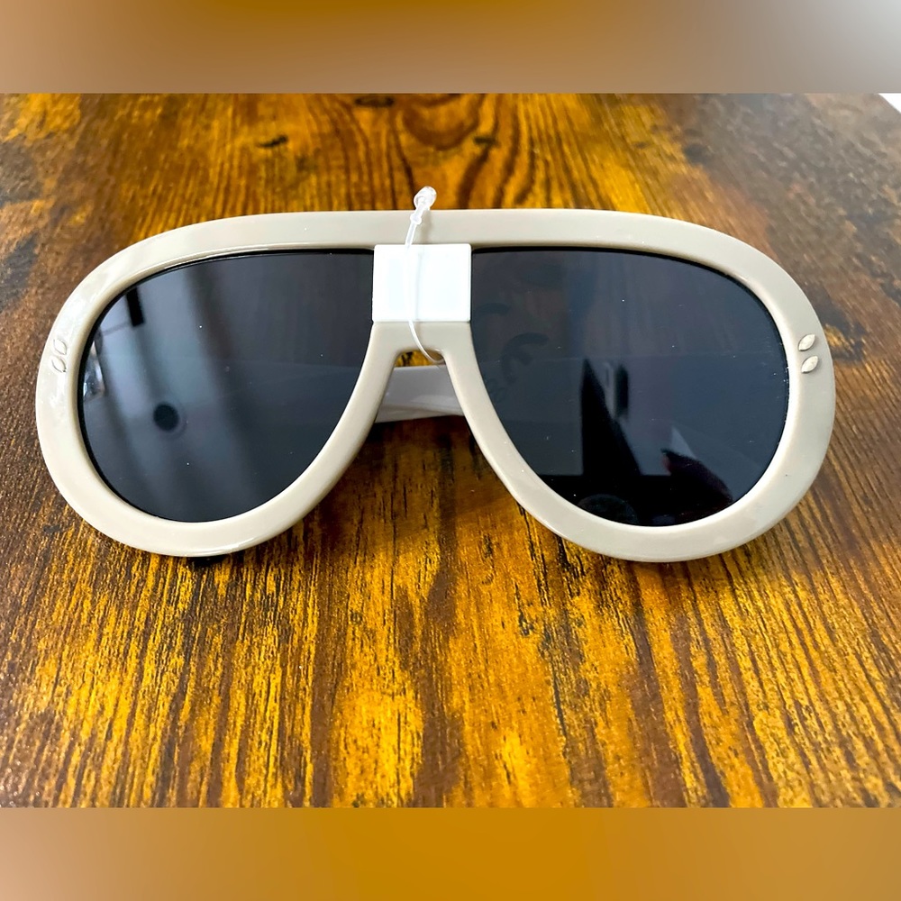 New with tags aviator sunglasses. Grey and white. Unisex.